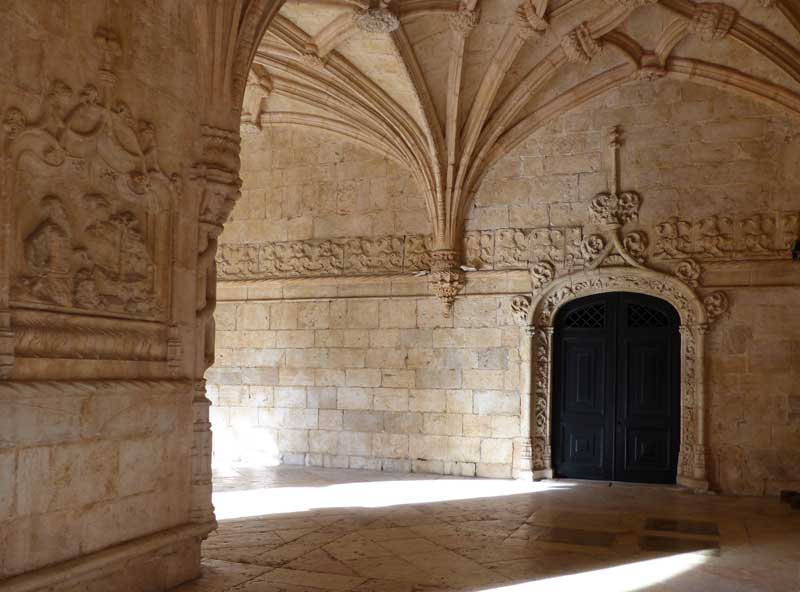 Mosteiro-dos-Jeronimos-grand-cloitre