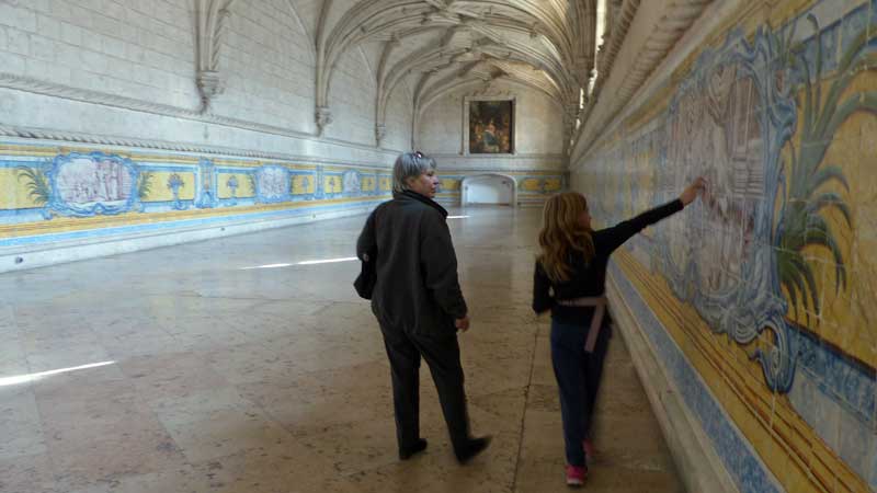 Monique-et-Hermione-dans-le-refectoire du
            Mosterio-dos-Jeronimos