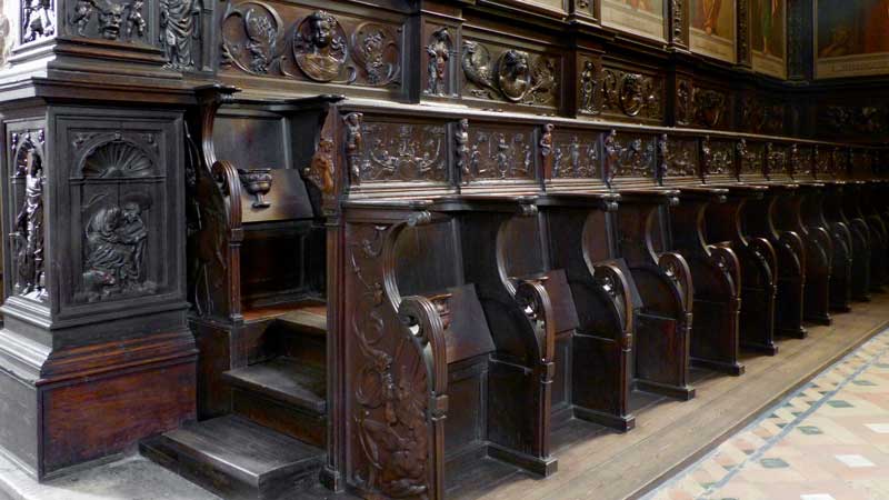 Détail des statlles de la tribune de l'église
                  Santa-Maria.