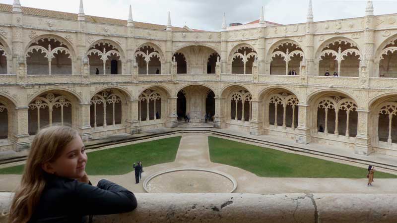 Hermione-a-l'etage-du-grand-cloitre