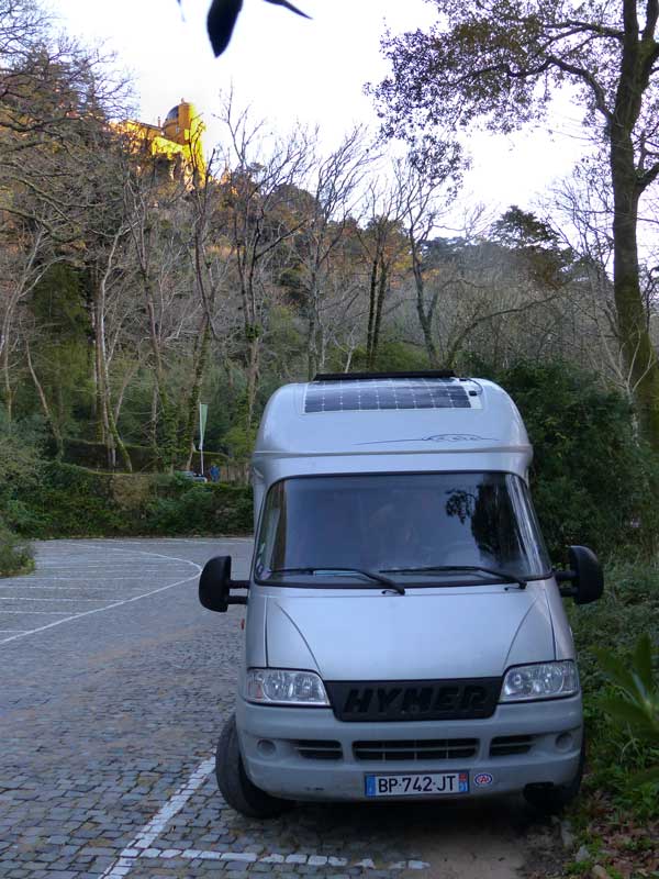Bivouac provisoire sous le château da Pena