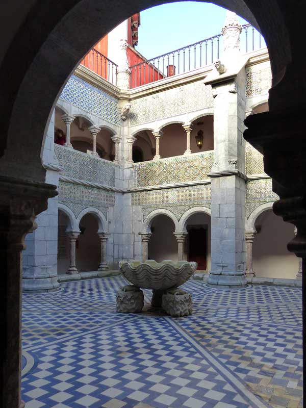 Cloître manuelin du Palacio da Pena