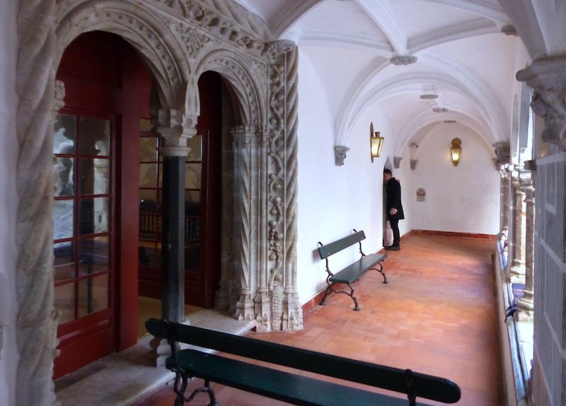 Palacio da Pena galerie du cloitre et porte de
              l'atelier