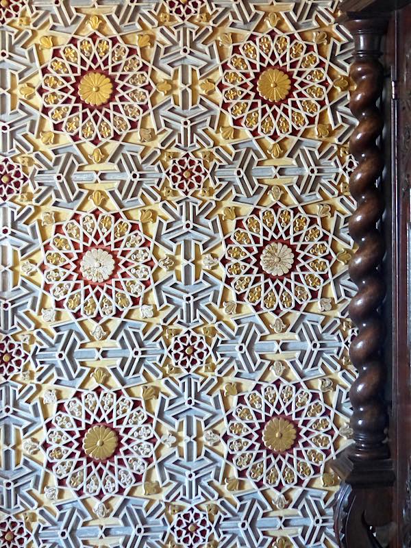 Palacio da Pena décor arabisant de la chambre
                    du roi