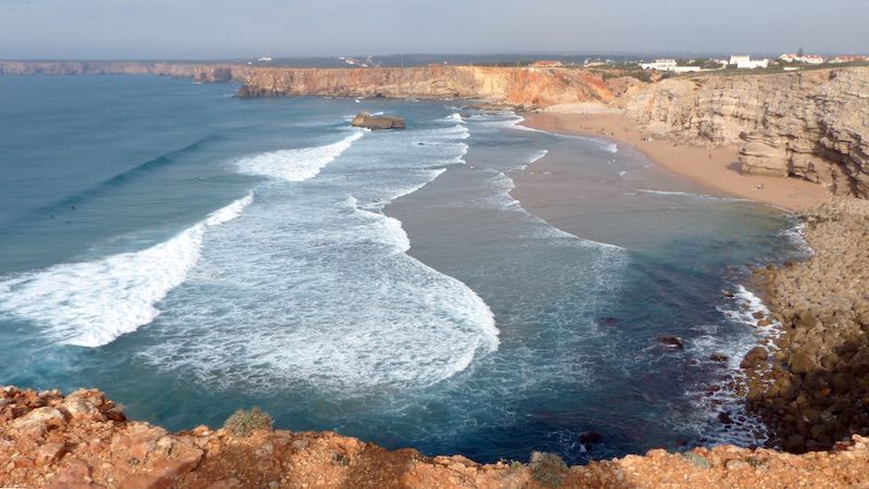 Ponta de Sagres la Praia do Tonel et ses
                      surfeurs