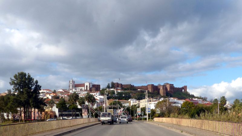 Silves
              sur-sa colline