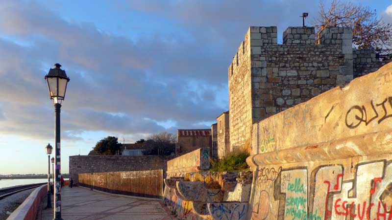 Faro-muraille-au-soleil-couchant