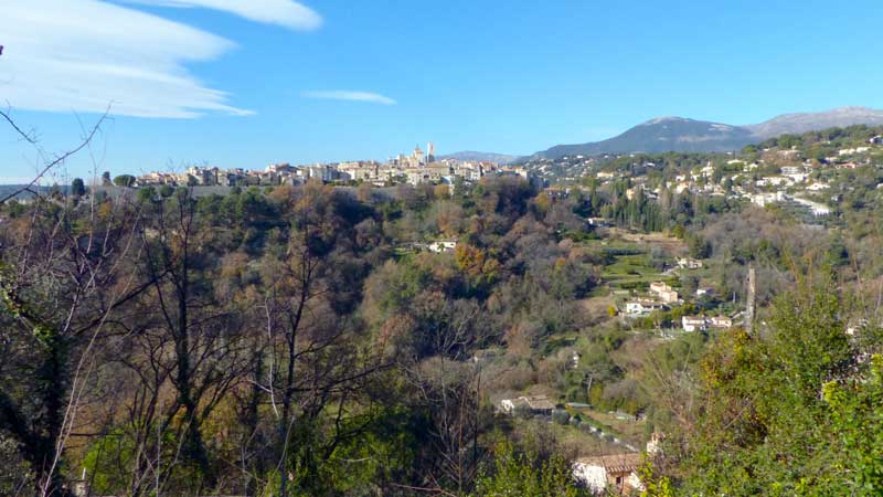 St-Paul-de-Vence depuis la route de Cagnes