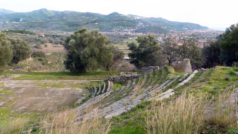 Velia :
                  le théâtre