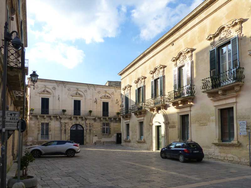 Piazzetta-Ignazio-Falconieri-Palazzio-Marrese-XVIIIe.