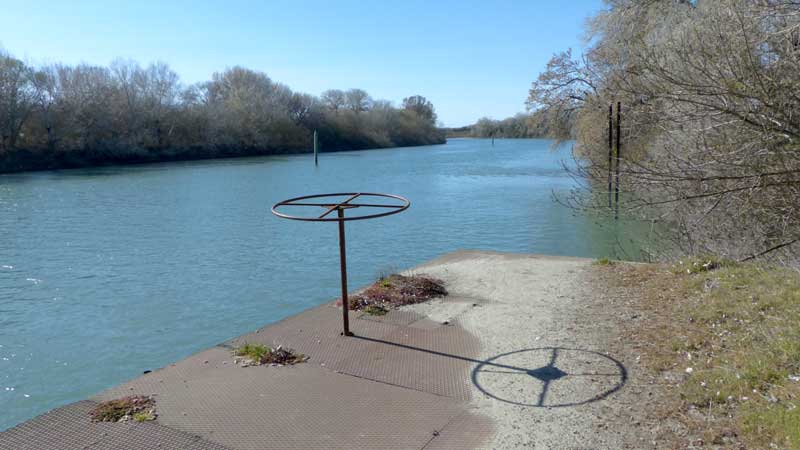 Fourques le Petitt Rhône à la station de pompage