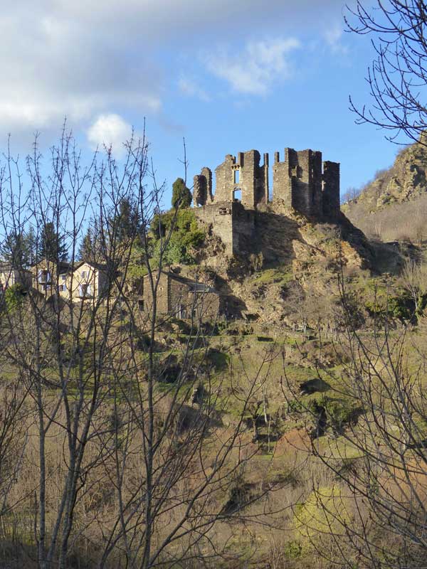 St-Julien-d'Arpaon : ruines du chateau-XIIIe