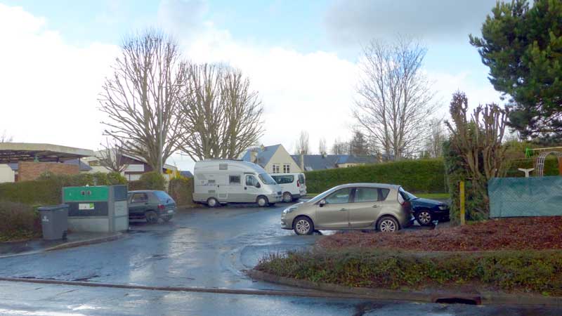 Caen-bivouac-rue-de-la-Chapelle