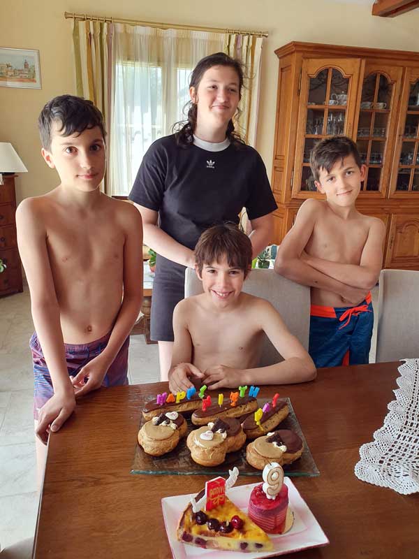 Olivet fête des 9
                  ans de Gabriel.