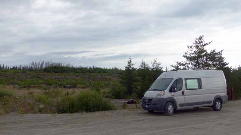 Route de la Baie James : bivouac à l'aller au Relais Km
          381