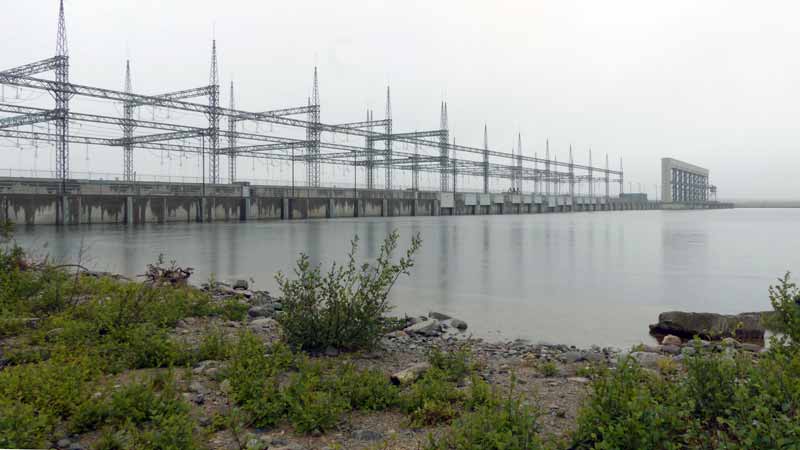 LG1
          : le barrage depuis la rive gauche (Sud)