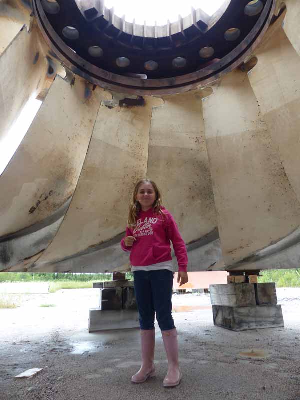 Hermione dans une ancienne turbine de LG2