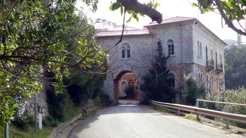 L'arche du Palazzo della Direzione à Ingurtosu