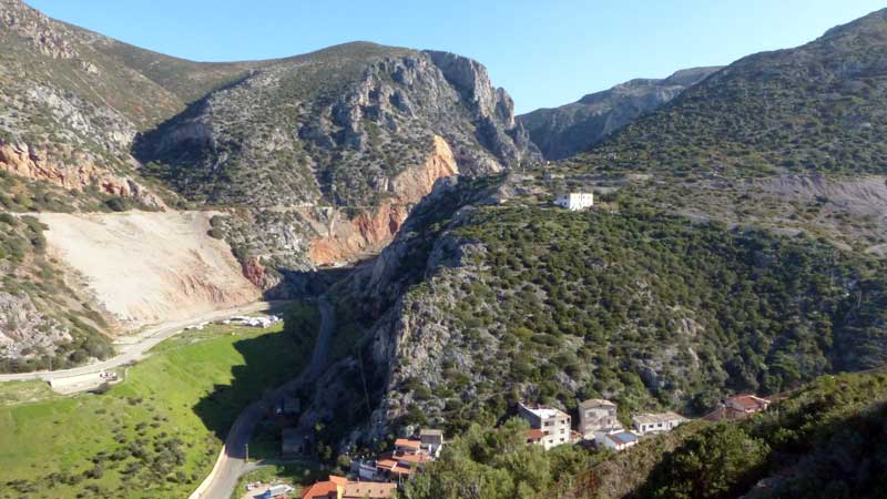 Montagne-entamee-par-mines