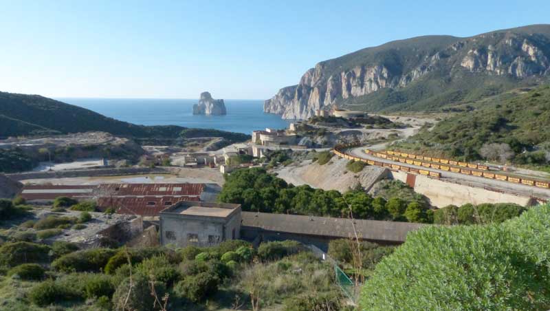 Masua-la-mine-et-le-Pan-di-Zucchero