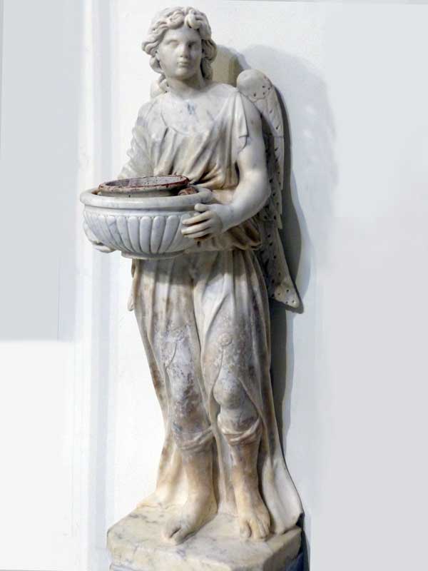 Bénitier de la
                        cathédrale