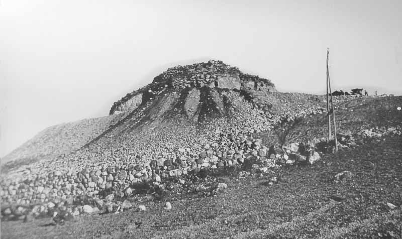 La motte de Su Nuraxi au début des fouilles