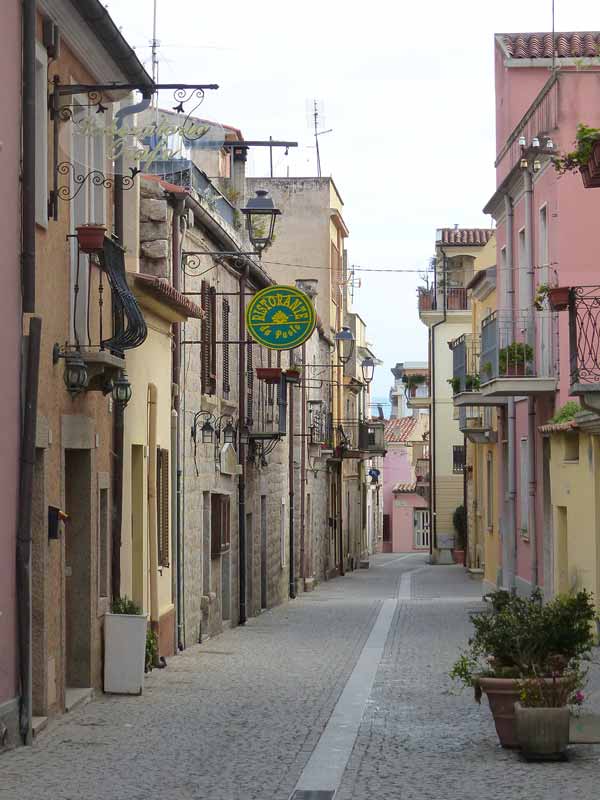 Olbia-rue-aux-maisons-anciennes