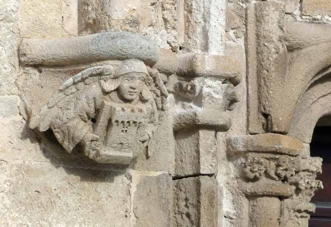 L'Ange du portail sud de San Gavino
