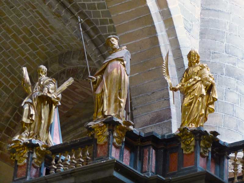 Siguenza-statues au dessus du choeur
