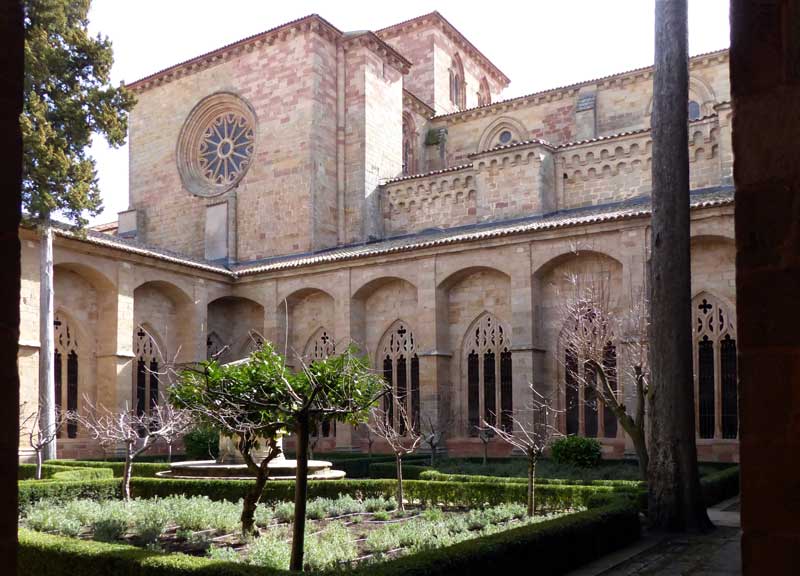 Jardin du cloitre de la cathédrale de Sigüuenza