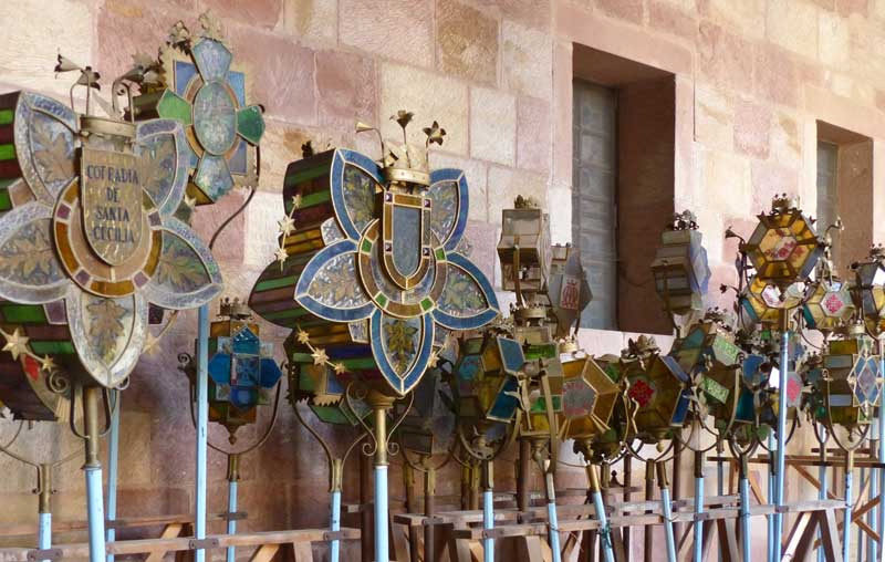 Lampions-de-la-procession-de-la-Vierge-de-la-Mayor