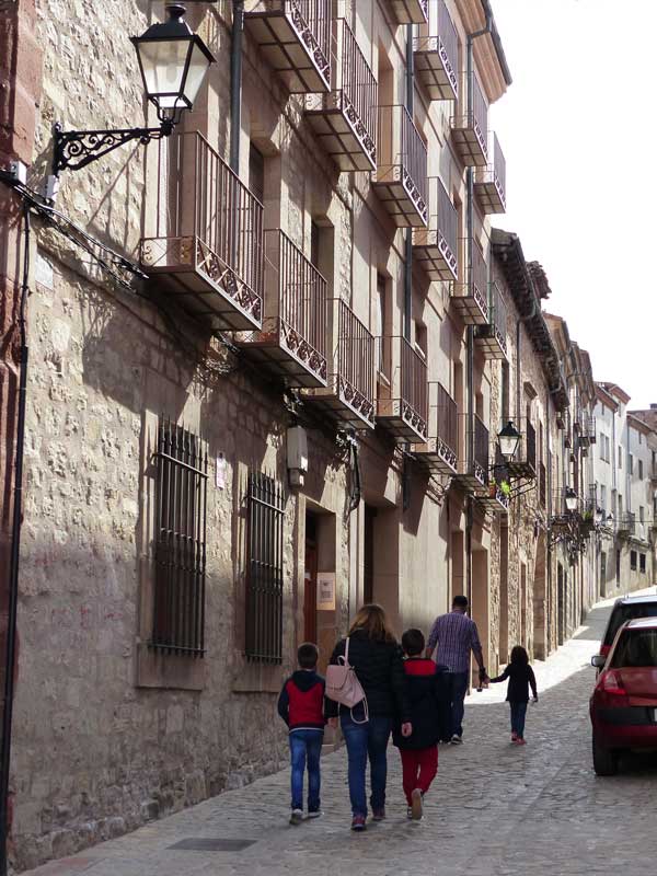 Siguenza-rue-montant-au-chateau
