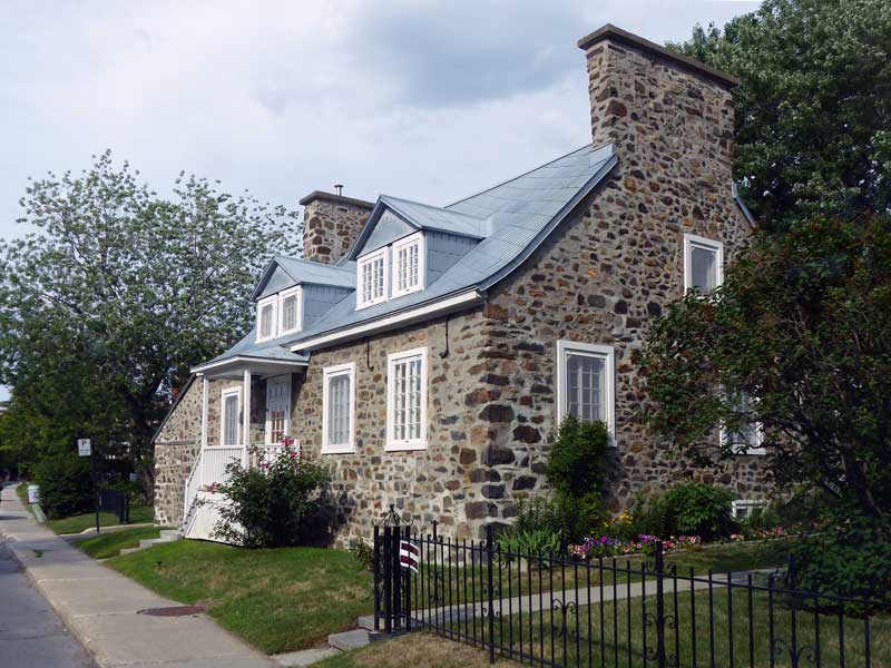 Longueuil, rue St-Charles est, No.100 : la maison
                  Daniel Poirier