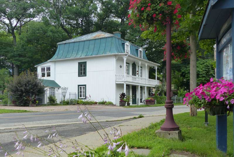 Beaumont : maison ancienne au coeur du village