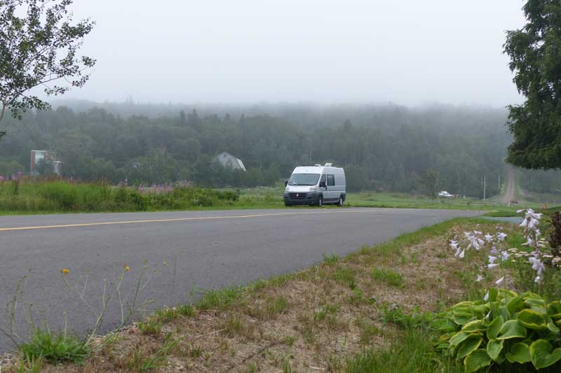 N-D-du-Portage bivouac devant les champs