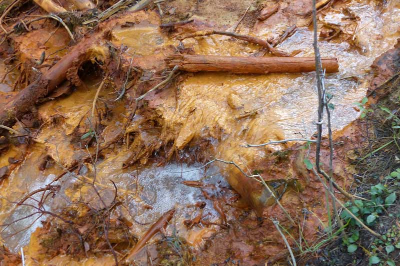 Paint Pots : le ruisseau ocre