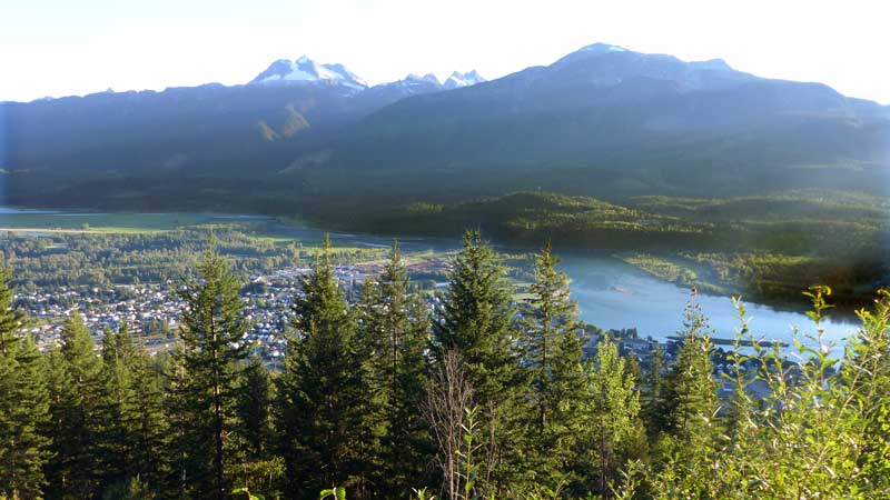 Parc
            national du Mt Revelstoke : la ville depuis la route des
            Prés-dans-le-Ciel