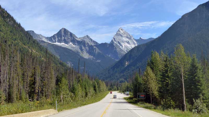 Sur la Transcanadienne, dans le Parc national des
            Glaciers
