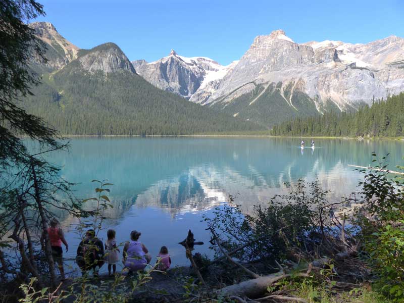 En famille au bord du Lac Emerald