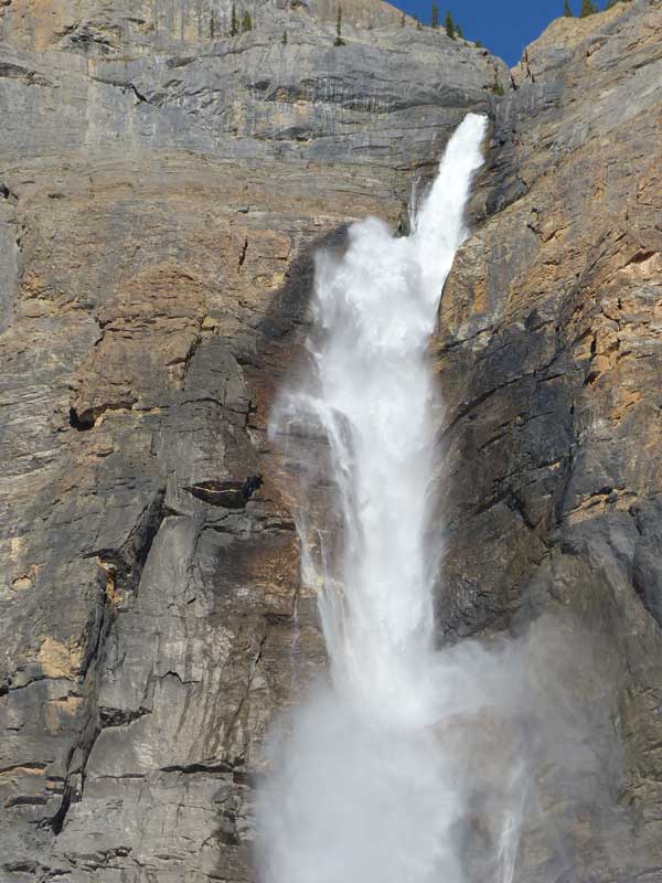 Premier saut de Takakkaw Falls