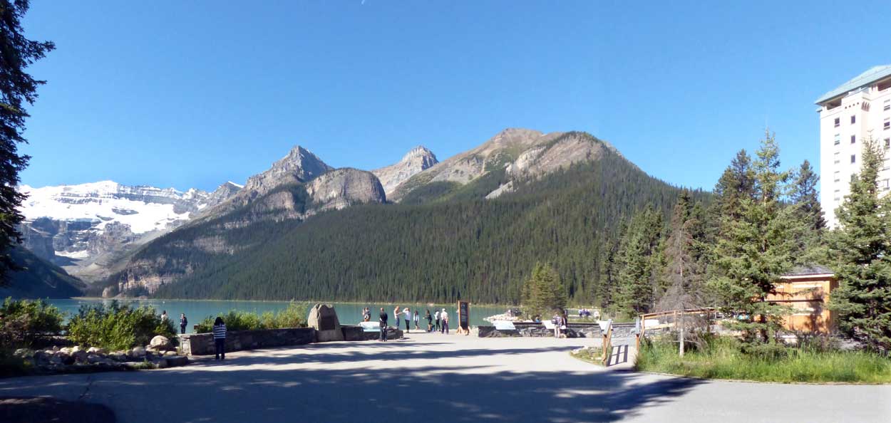 Lake Louise : arrivée sur la terrasse devant le lac