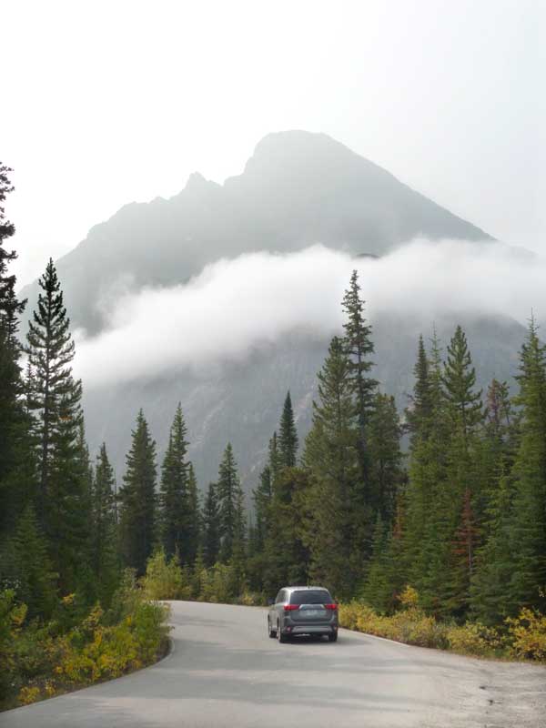 Le Mont
                    Edith-Cavell se dégage de sa gangue de nuage