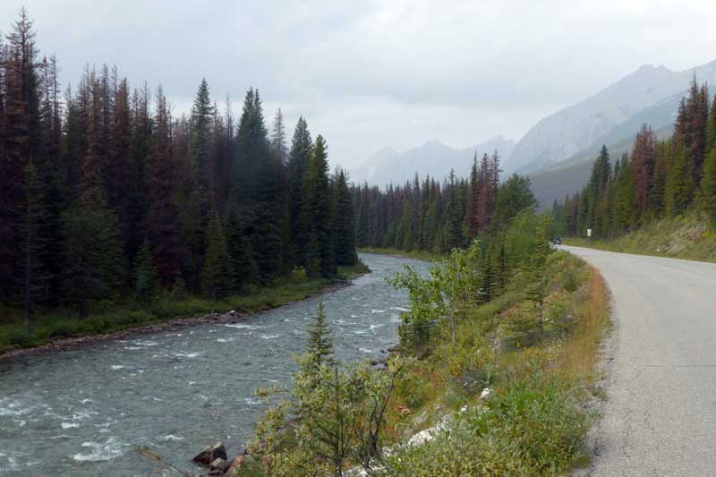 En suivant le cours de la Maligne vers Jasper