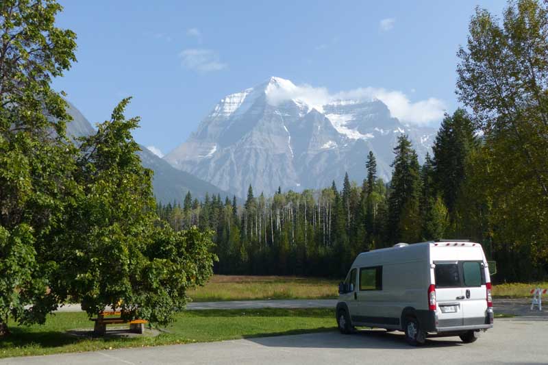 ProMaster devant le Mont Robson