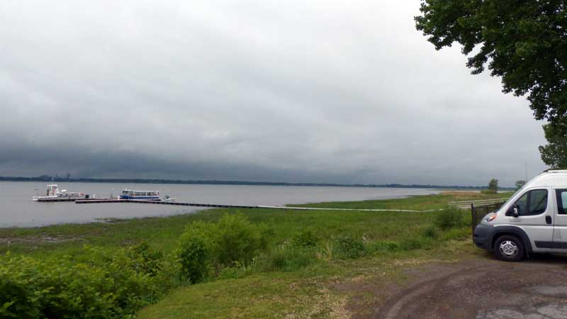 Lavaltrie-bivouac-devant-le-fleuve