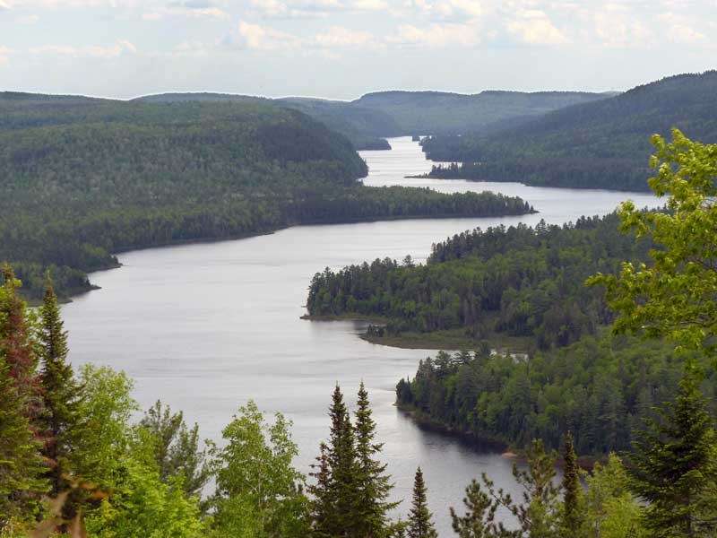 Au Passage, vue en enfilade sur le Lac
                  Wapizagonké