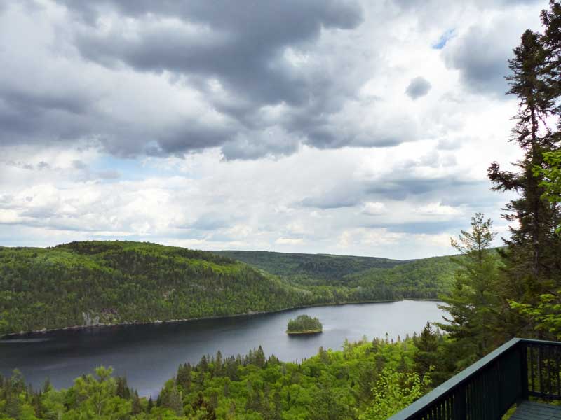 Parc national de la Mauricie : belvédère de l'Ile aux
            Pins
