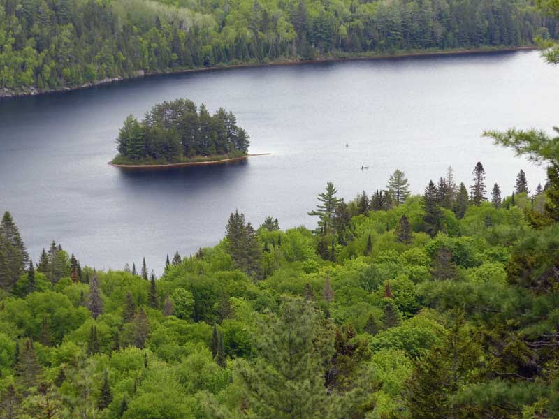 Canoéistes autour de l'ile aux Pins
