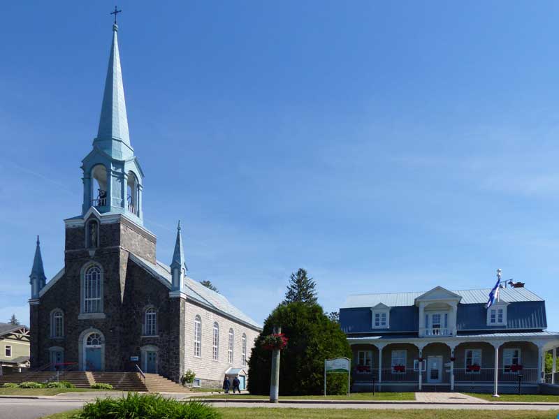 Grandes-Piles-eglise-et-presbytere