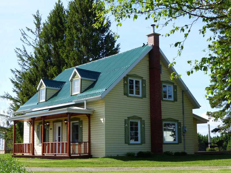 Route du Parc des Mts-Valin : maison québécoise
                  traditionnelle